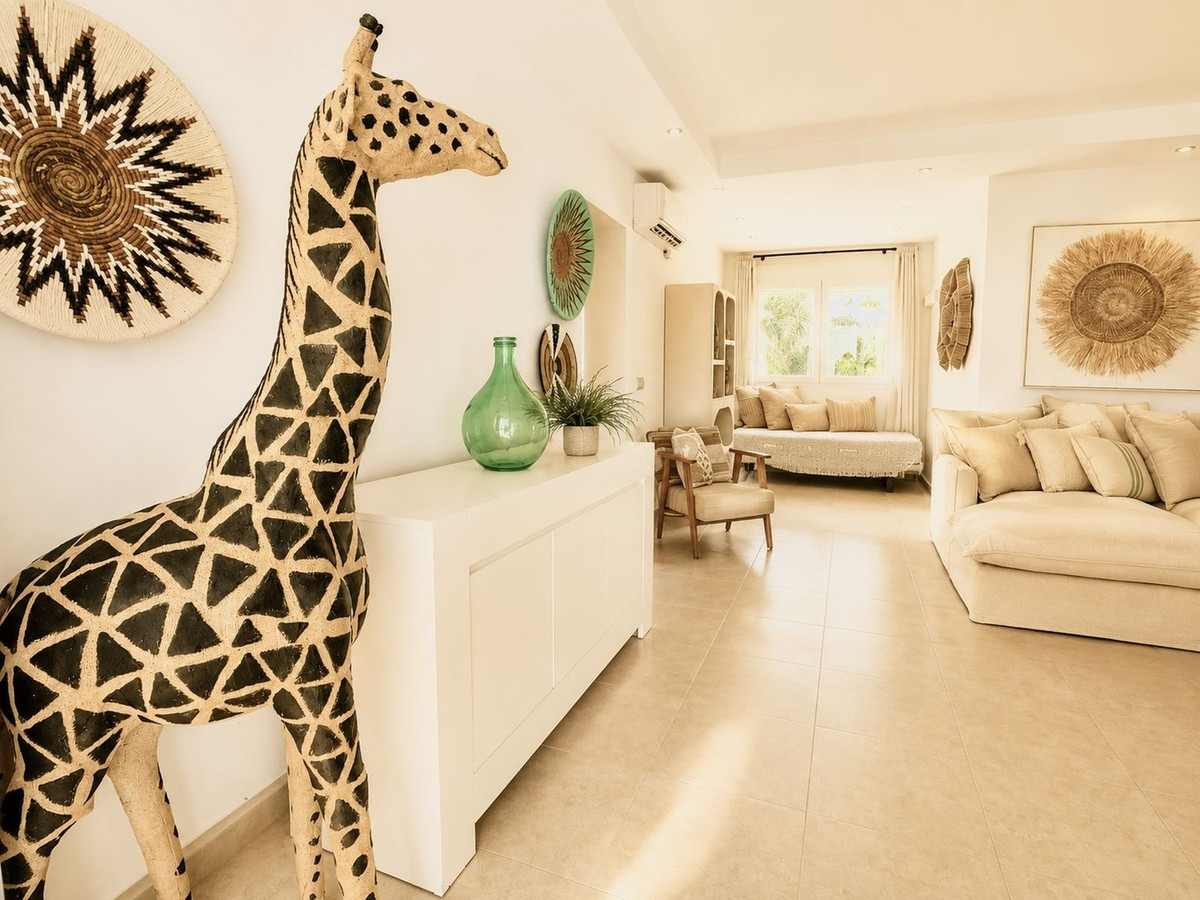 Villa for rent in Estepona East