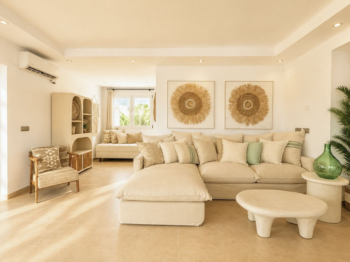 Villa for rent in Estepona East