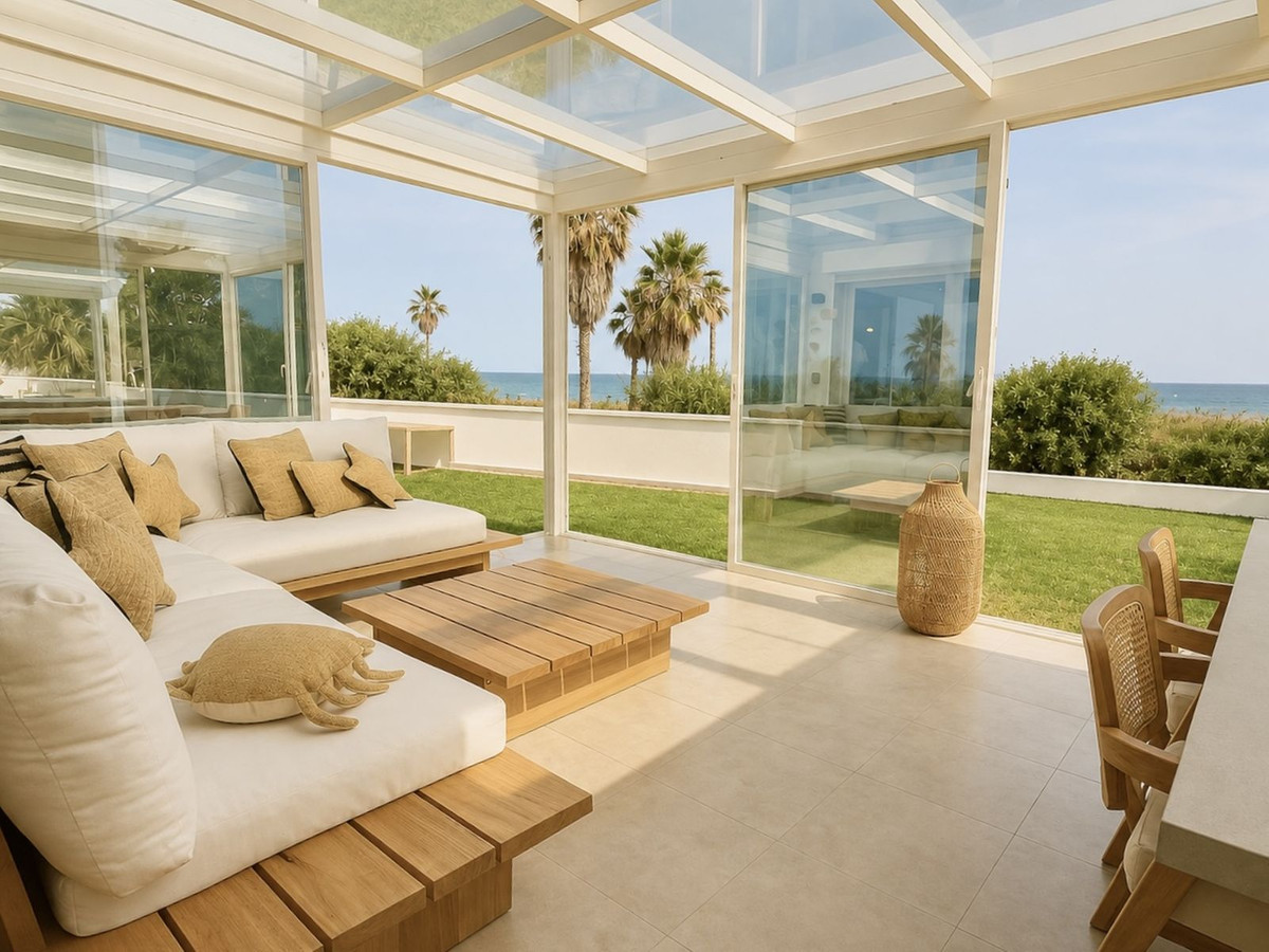 Villa for rent in Estepona East