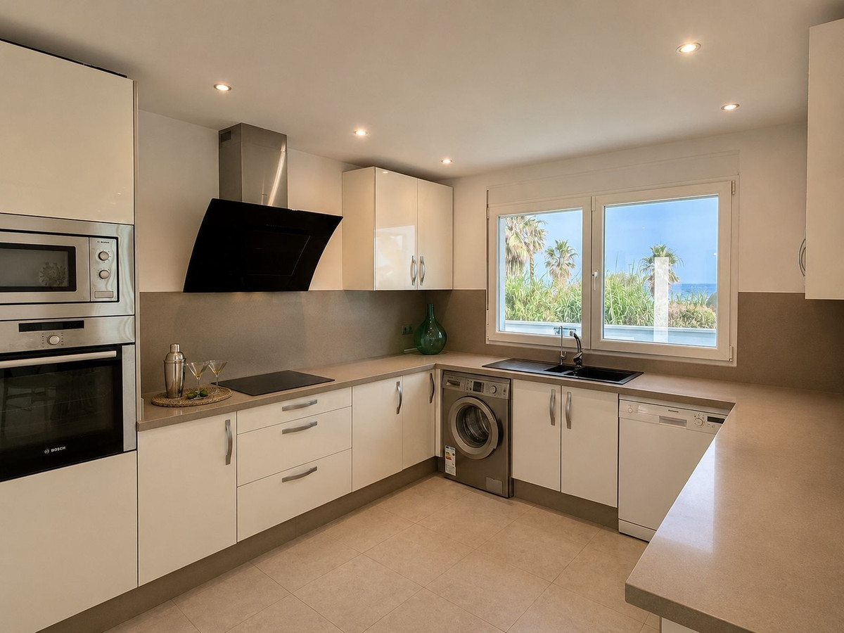 Villa for rent in Estepona East