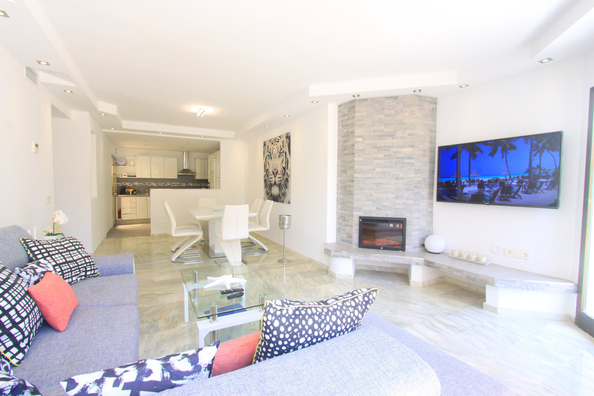 Apartamento en alquiler en Elviria, Marbella Este