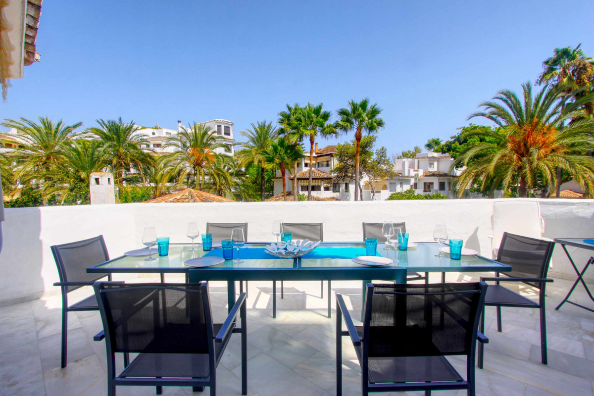 Apartamento en alquiler en Elviria, Marbella Este