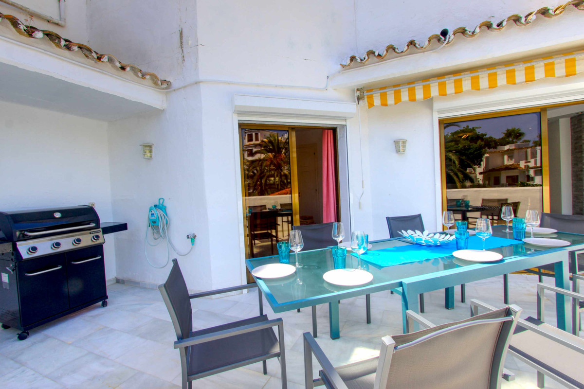 Apartamento en alquiler en Elviria, Marbella Este