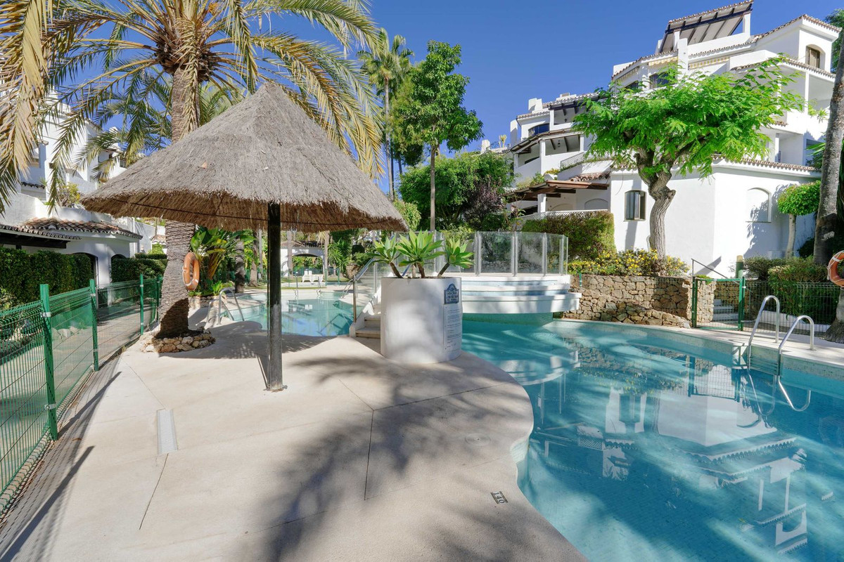 Apartamento en alquiler en Elviria, Marbella Este