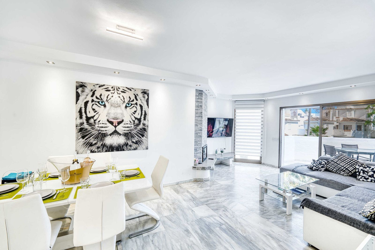 Apartamento en alquiler en Elviria, Marbella Este
