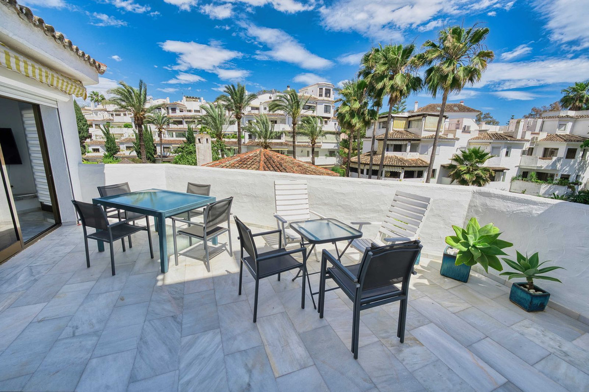 Apartamento en alquiler en Elviria, Marbella Este