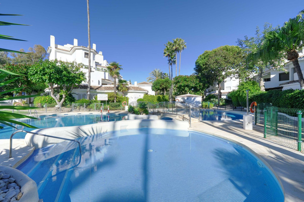 Apartamento en alquiler en Elviria, Marbella Este