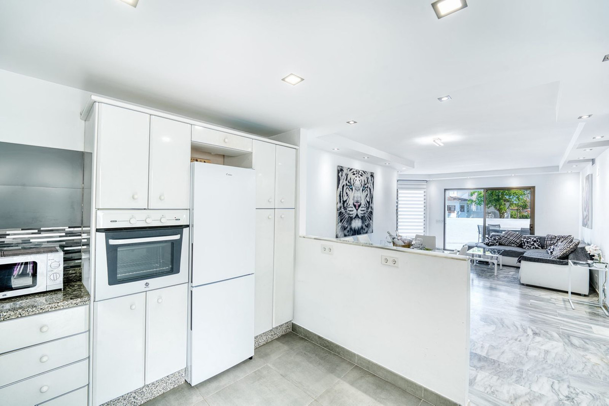 Apartamento en alquiler en Elviria, Marbella Este