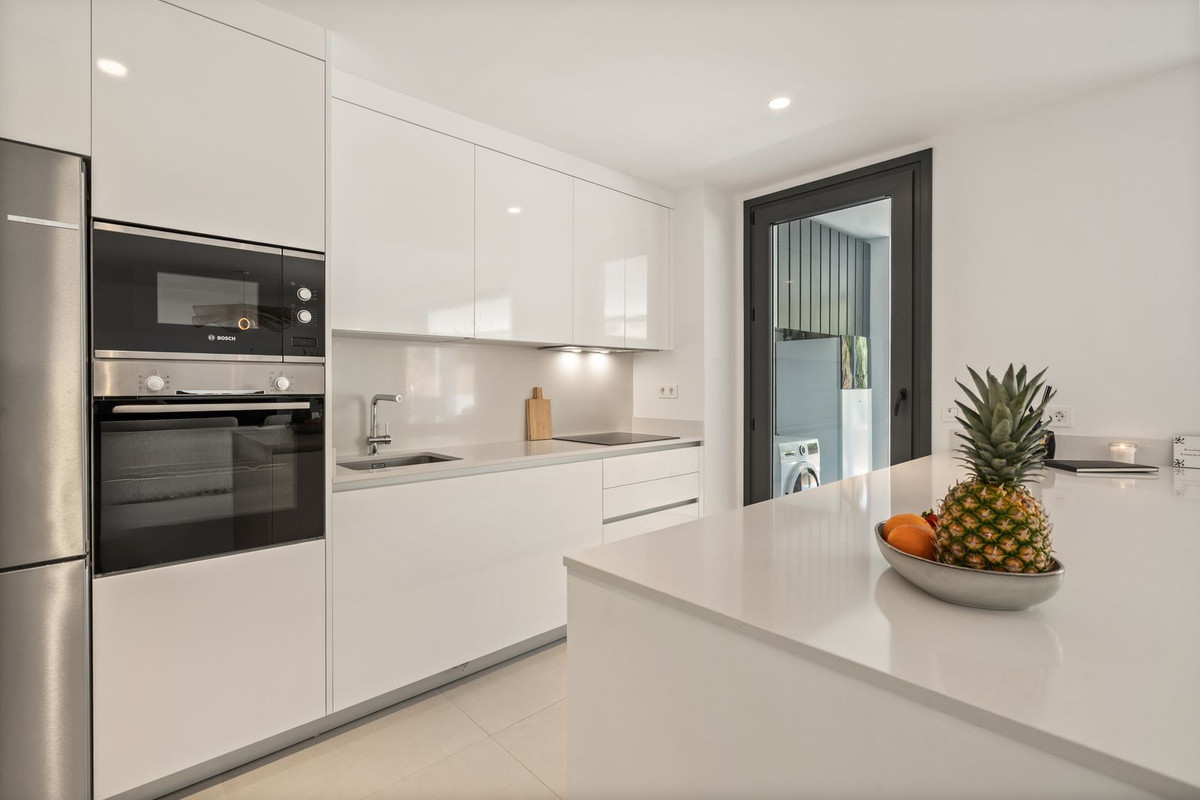 Apartment for short term rent in Los Altos de los Monteros, Marbella East