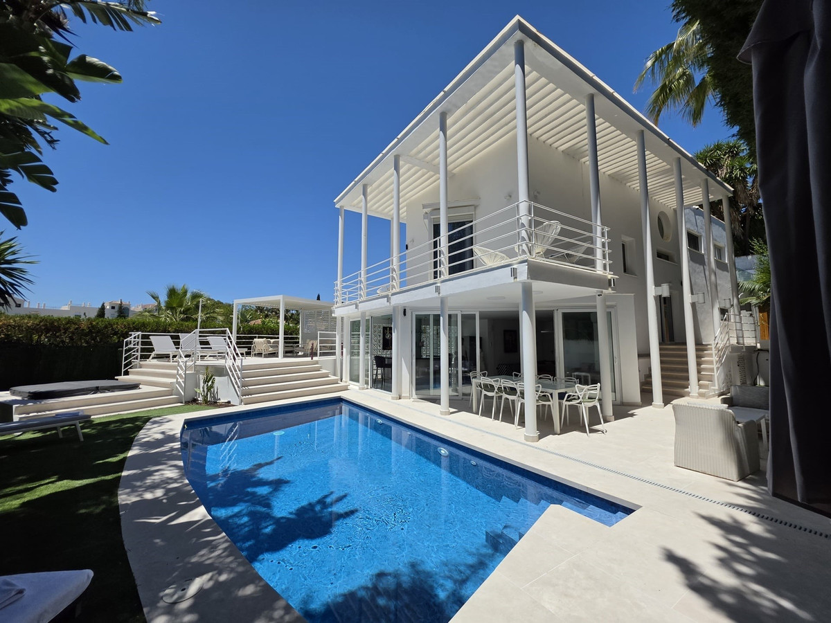 Villa for short term rent in Nueva Andalucia, Marbella