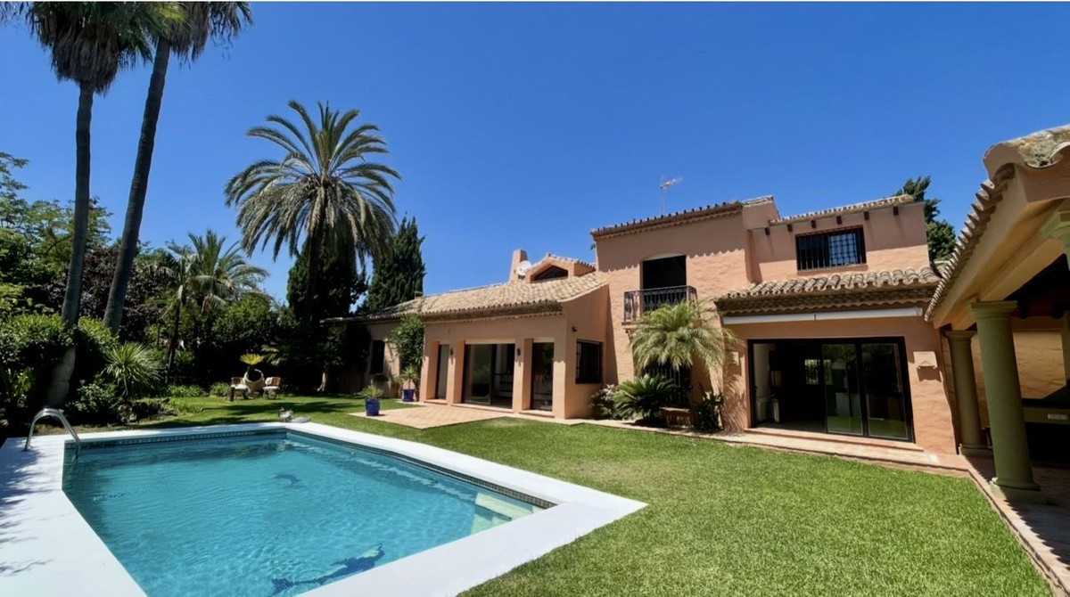 Villa for long term rent in Paraiso Alto, Benahavis