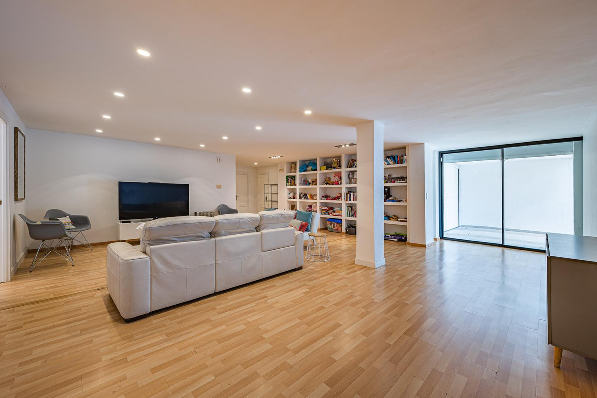 Villa for rent in Nueva Andalucia, Marbella