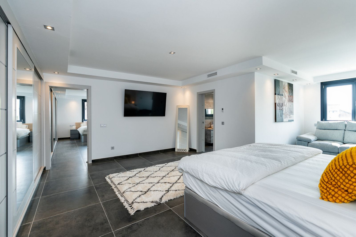 Villa for long term rent in Nueva Andalucia, Marbella