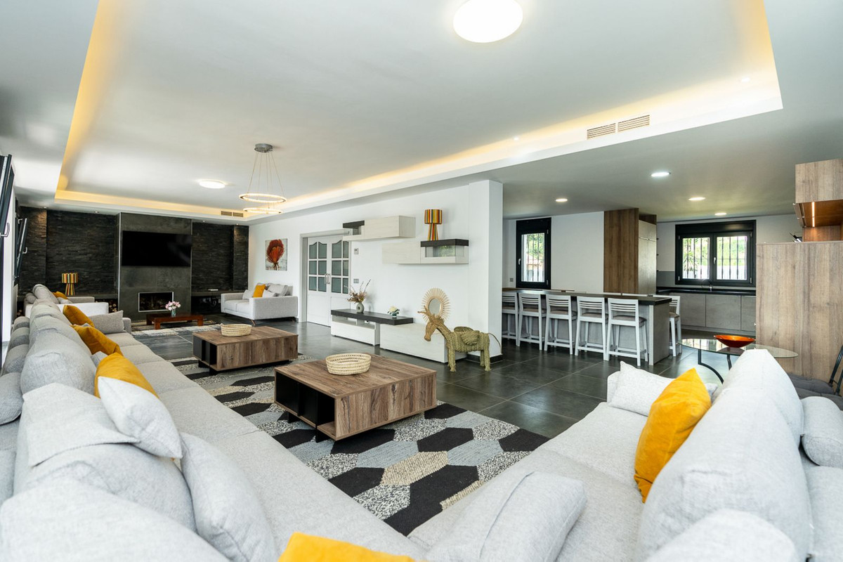 Villa for long term rent in Nueva Andalucia, Marbella