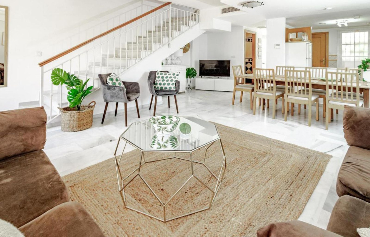 Town House for rent in El Rosario, Marbella East