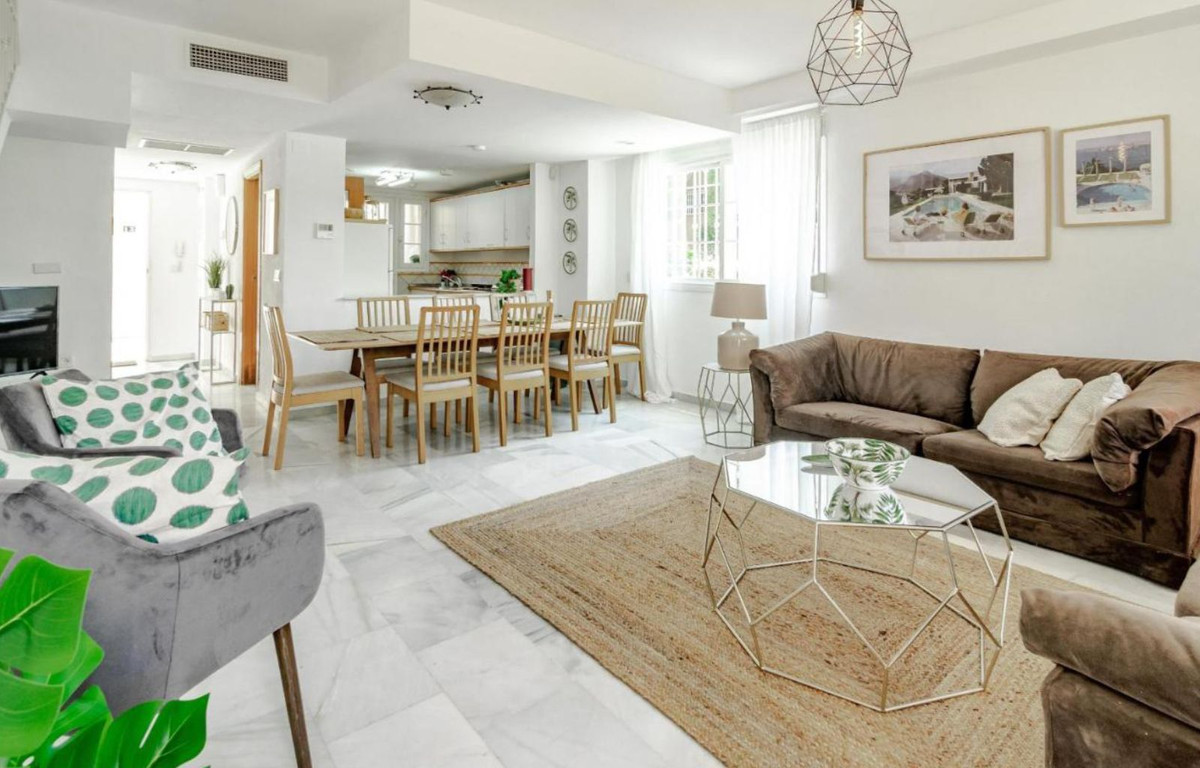 Town House for rent in El Rosario, Marbella East