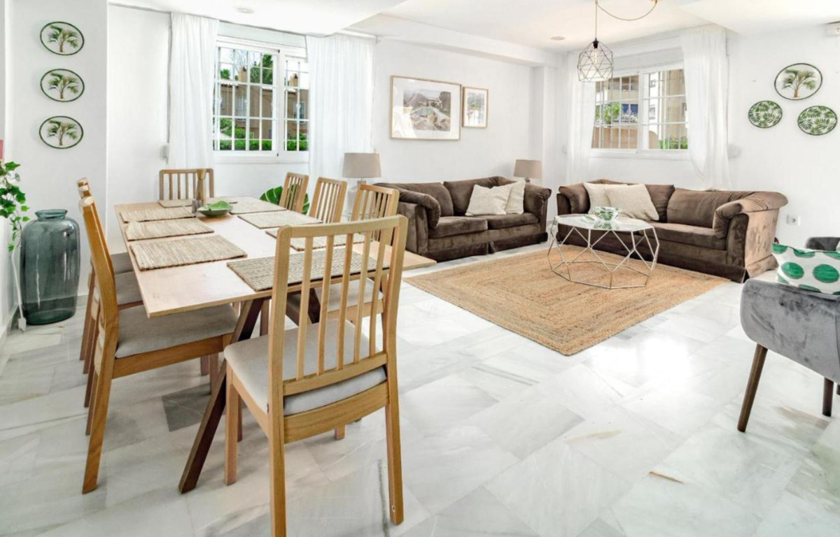 Town House for rent in El Rosario, Marbella East