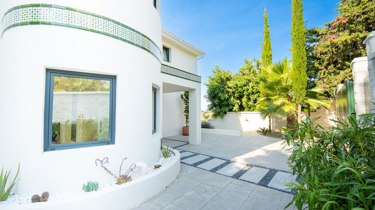 Villa for rent in Estepona