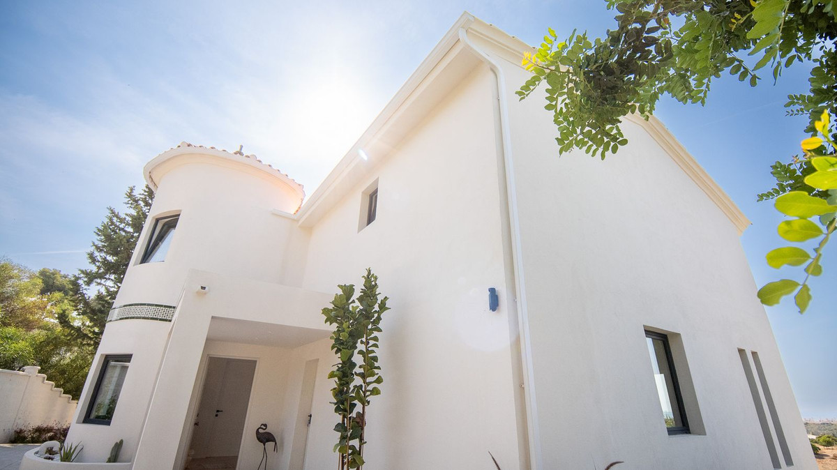 Villa for rent in Estepona