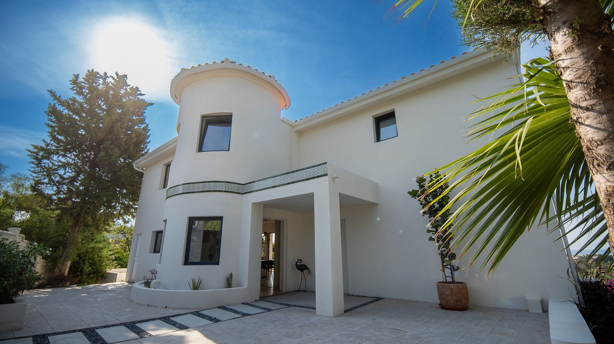 Villa for rent in Estepona