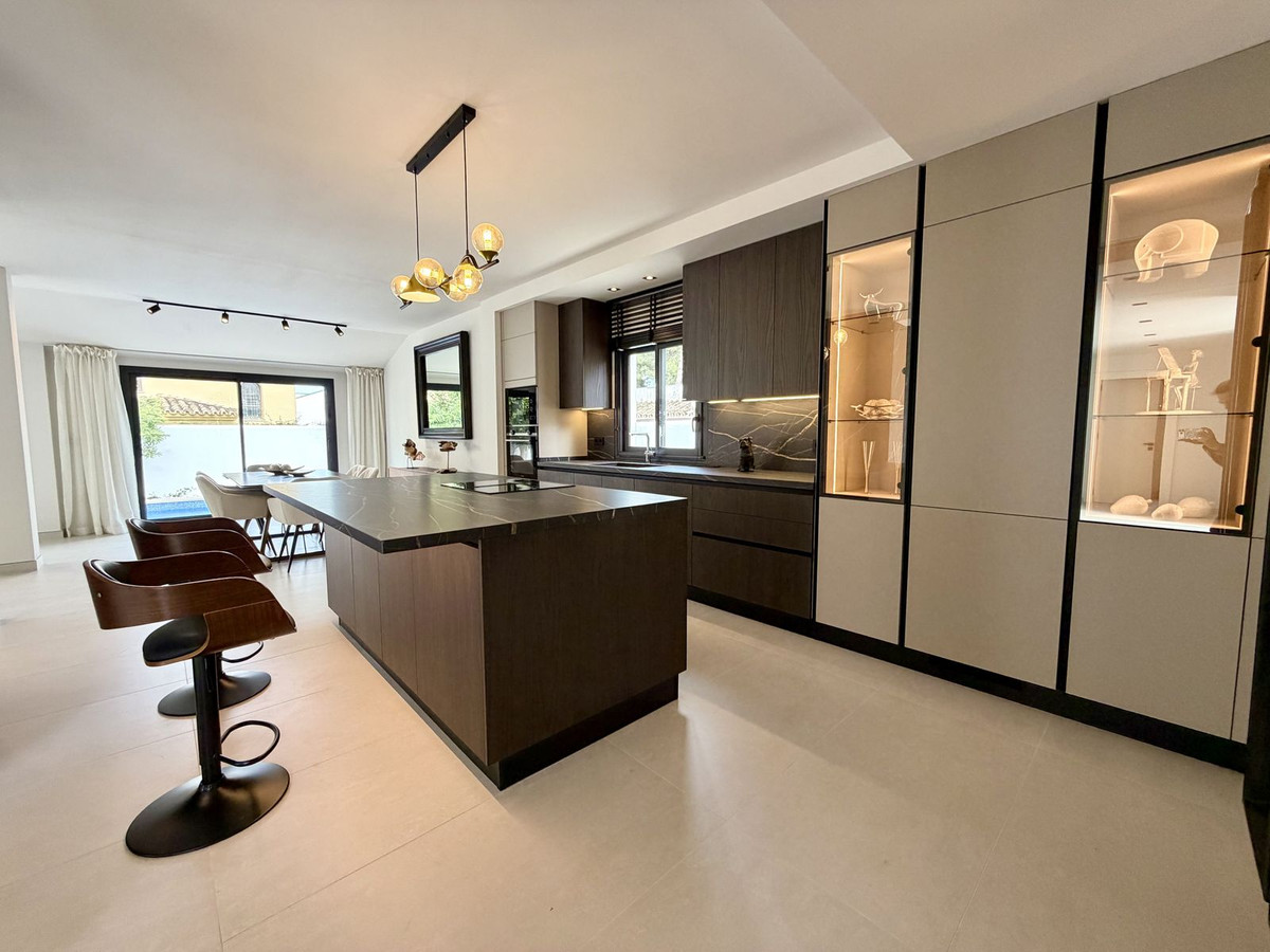 Villa for long term rent in Marbella - Puerto Banus