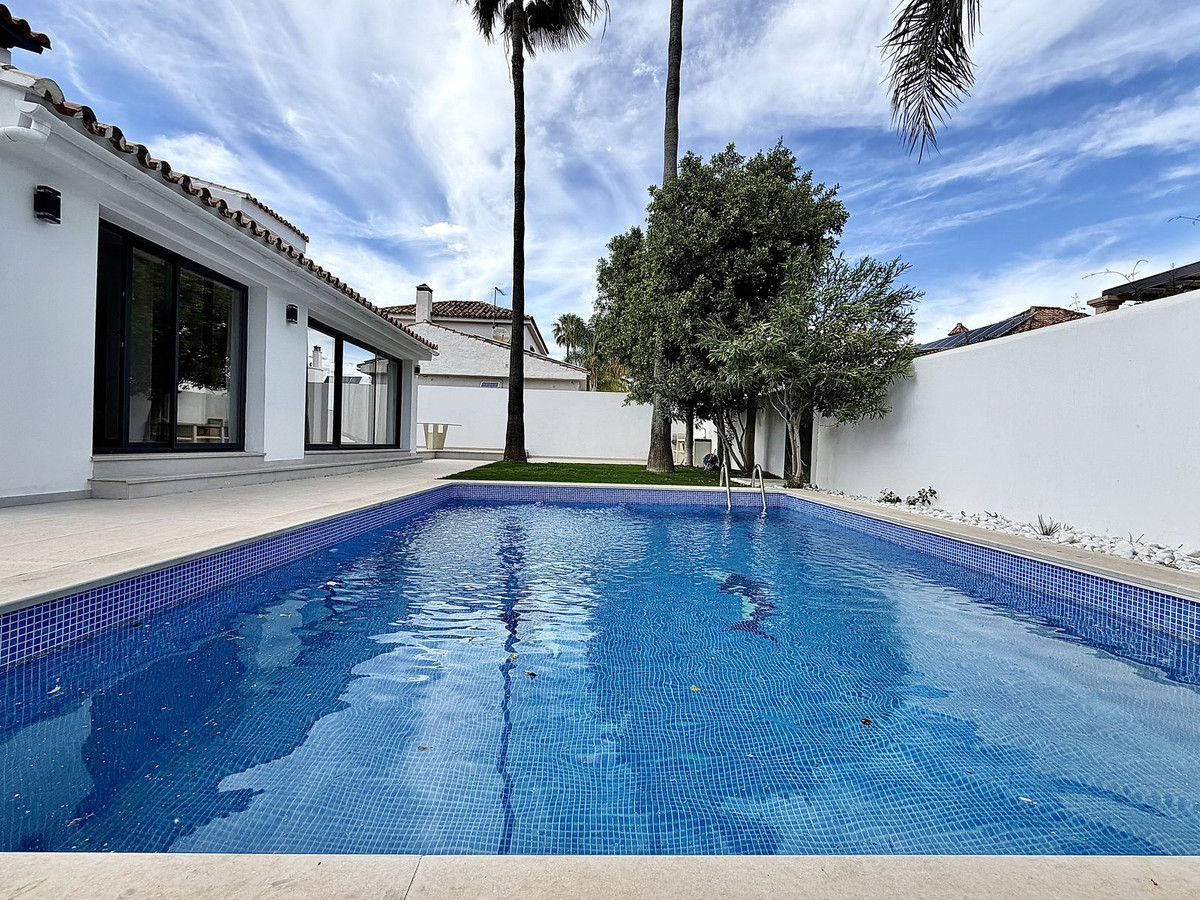 Villa for long term rent in Marbella - Puerto Banus
