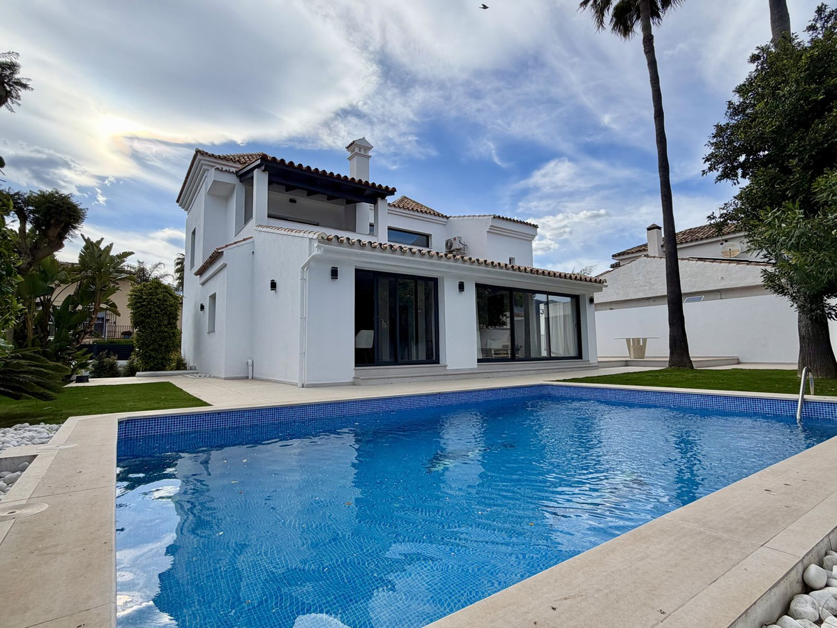 Villa for long term rent in Marbella - Puerto Banus