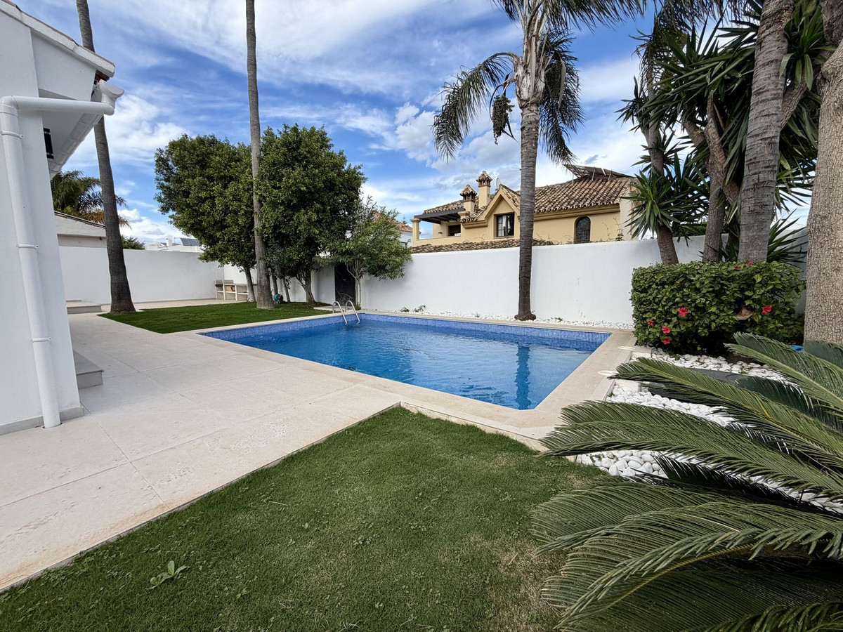 Villa for long term rent in Marbella - Puerto Banus