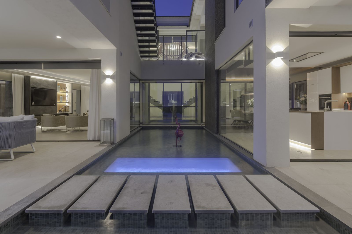 Villa for rent in La Quinta, Benahavis