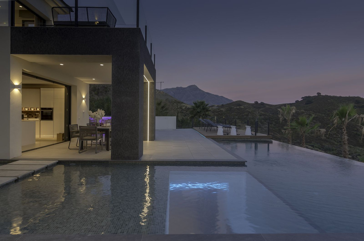 Villa for rent in La Quinta, Benahavis