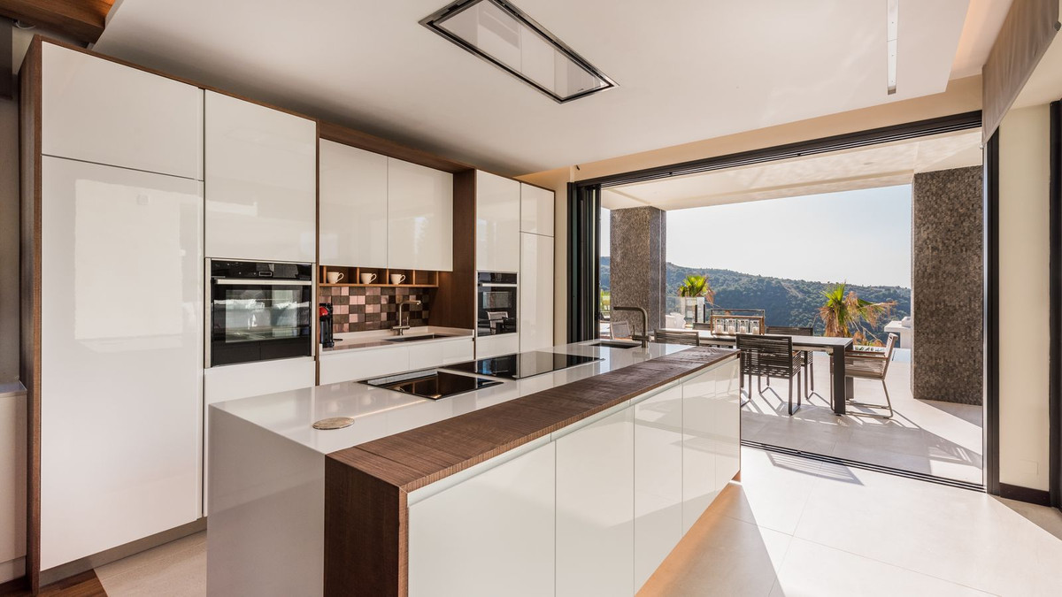 Villa for rent in La Quinta, Benahavis