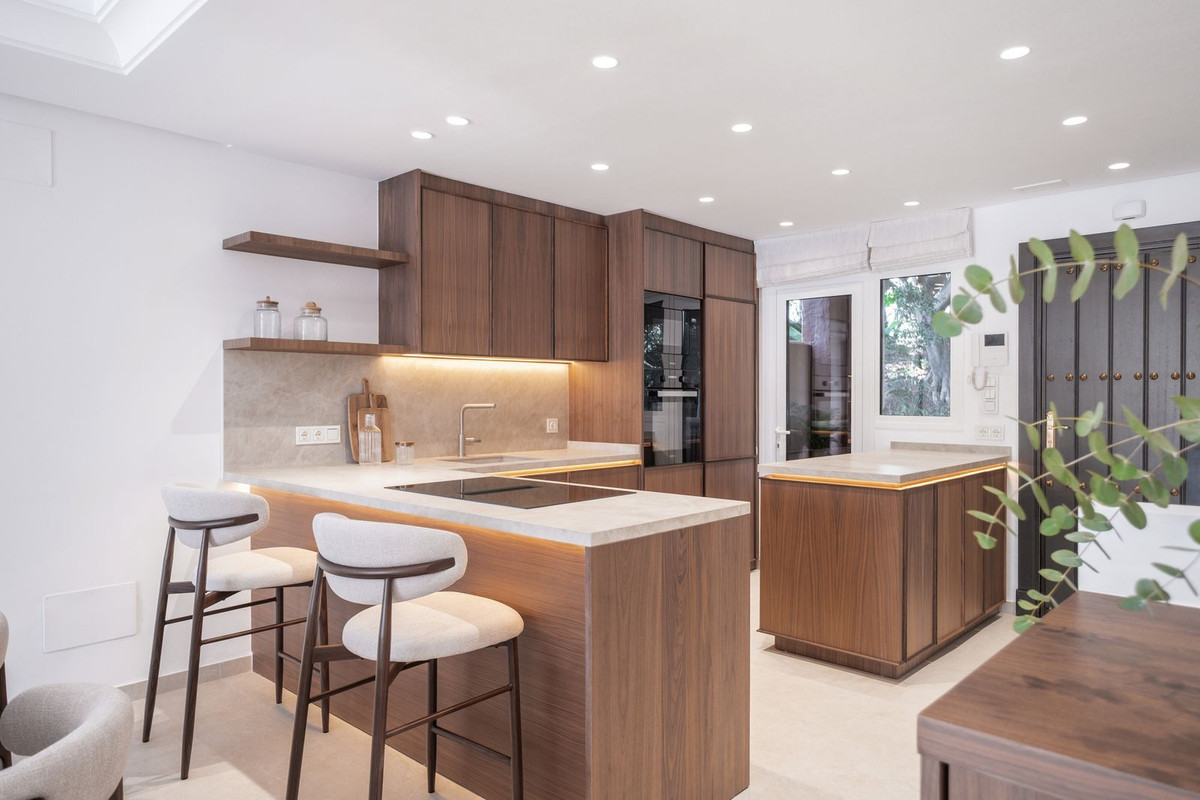 Semi Detached Villa for short term rent in Marbella Golden Mile