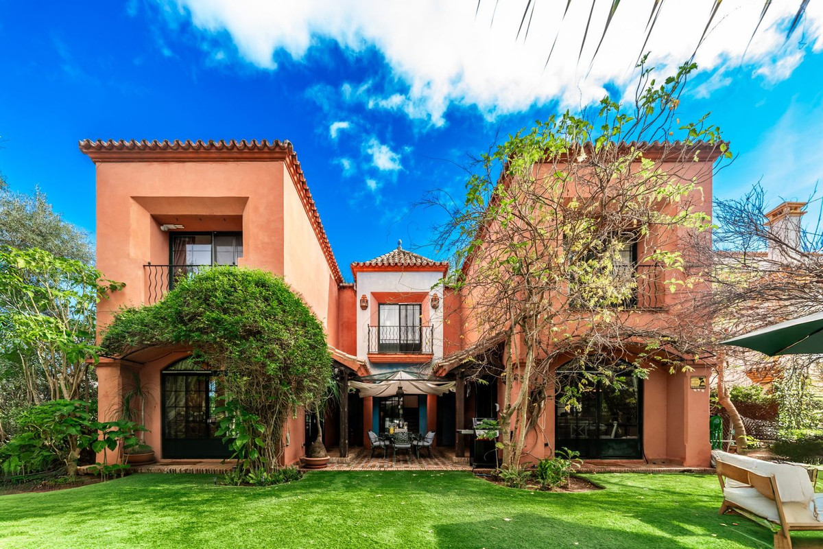 Villa for long term rent in Marbella