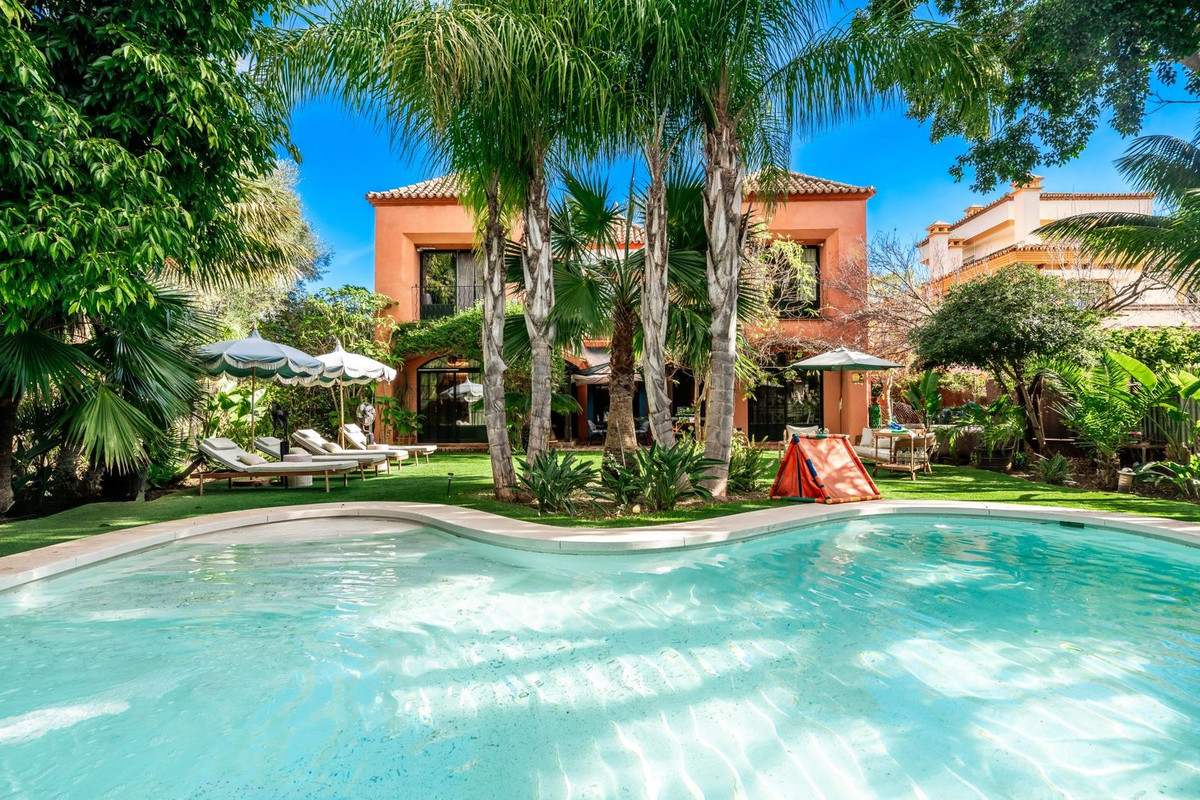 Villa for long term rent in Marbella