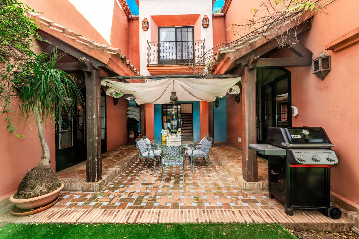 Villa for long term rent in Marbella