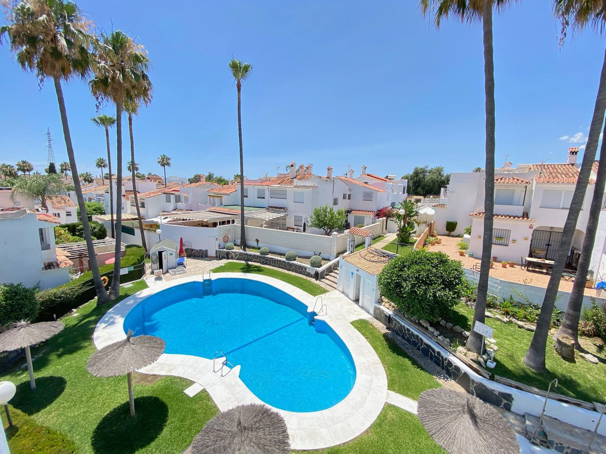 Villa for long term rent in Estepona