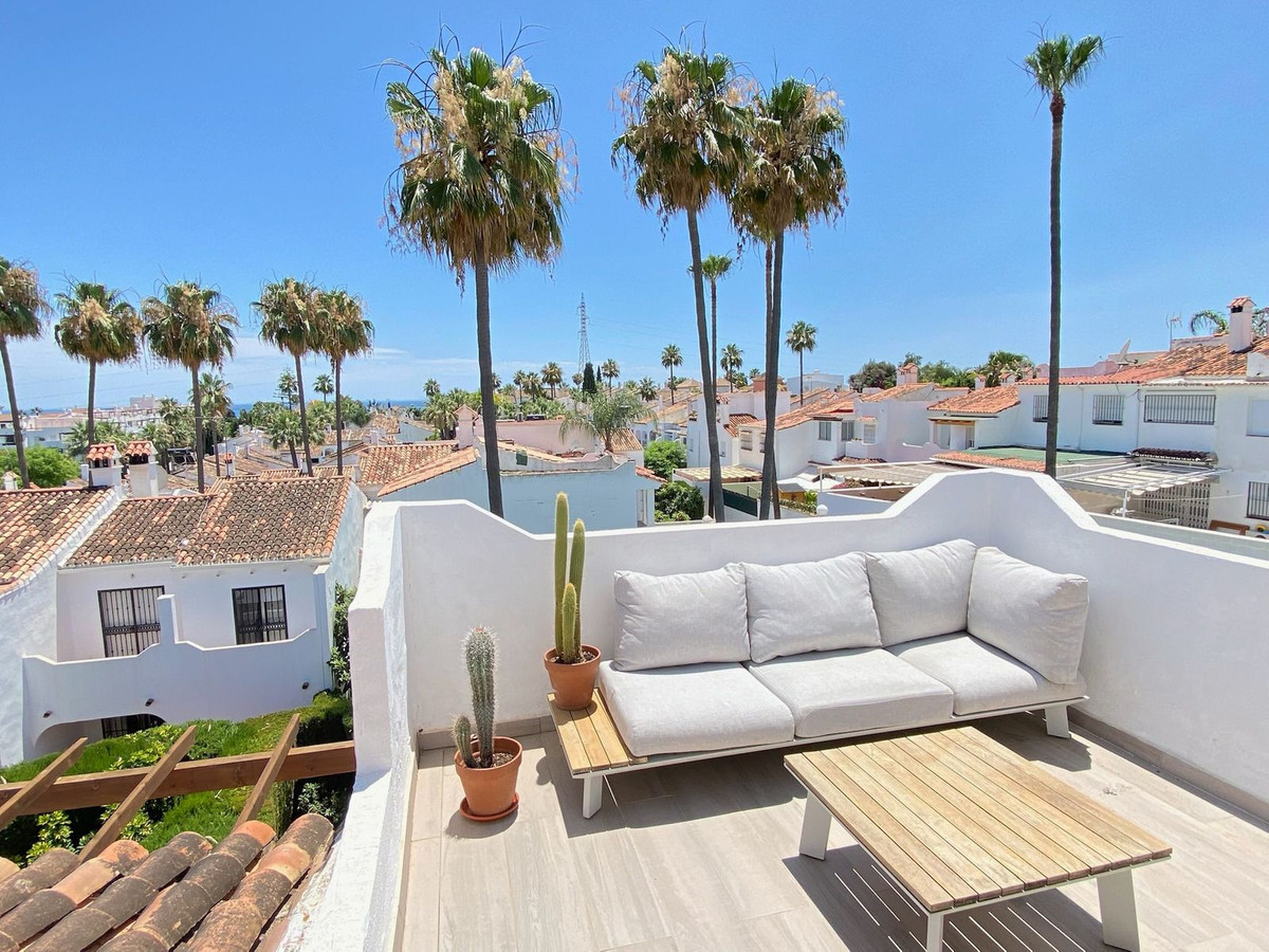 Villa for long term rent in Estepona