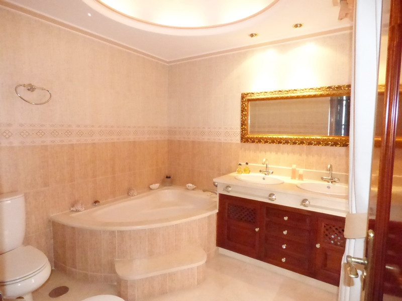 Town House for rent in Marbella
