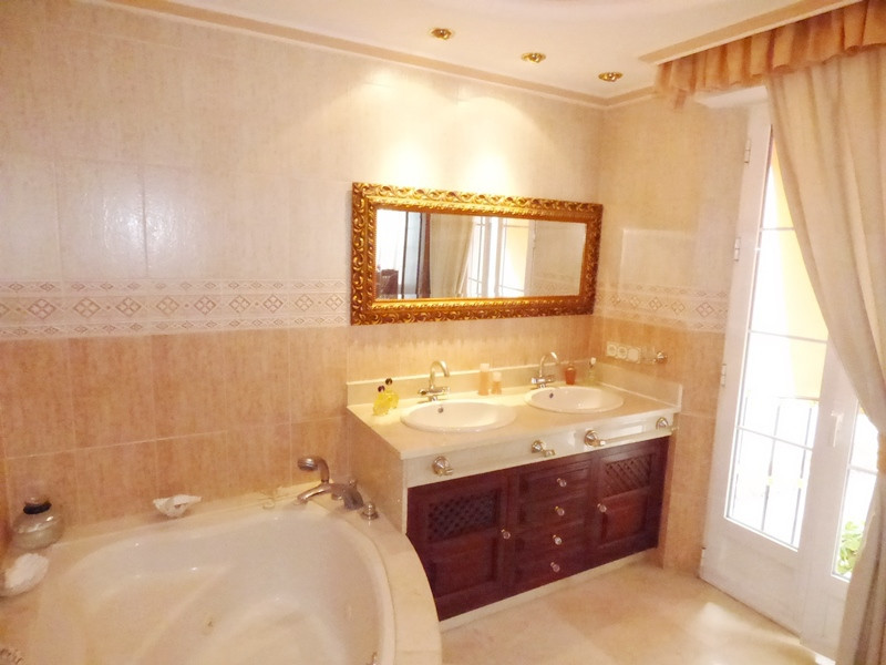 Town House for rent in Marbella