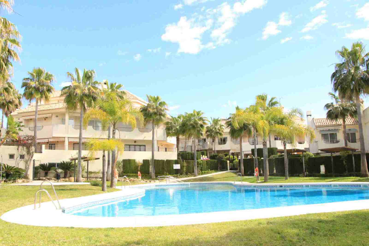 Town House for rent in El Rosario, Marbella East