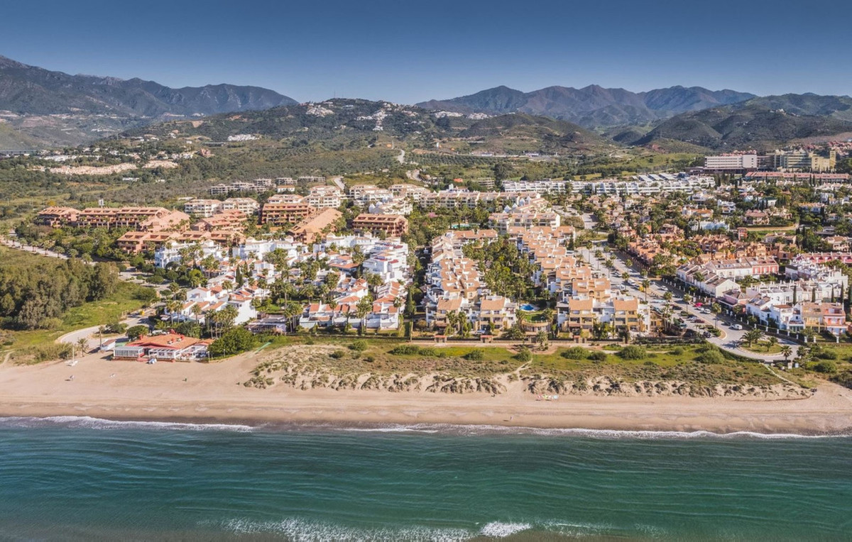 Apartment for short term rent in Bahia de Marbella, Marbella East