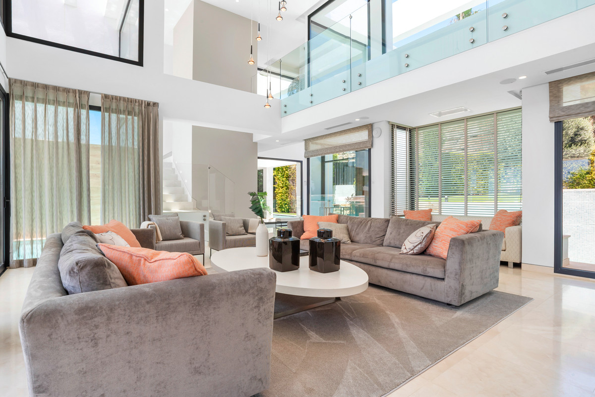 Villa for rent in Benahavis