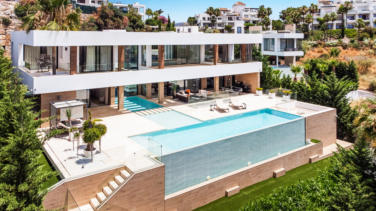 Villa for rent in Benahavis