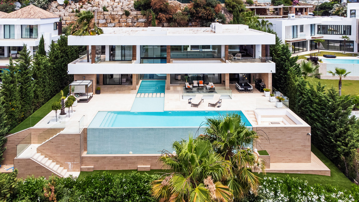 Villa for rent in Benahavis