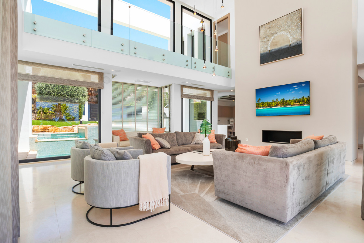 Villa for rent in Benahavis