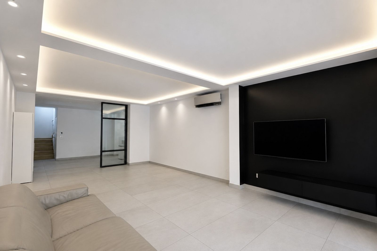 Semi Detached Villa for rent in Nueva Andalucia, Marbella