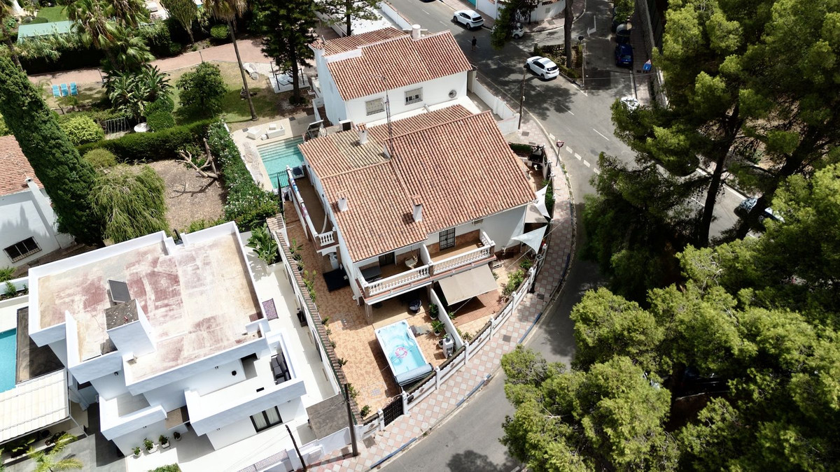Semi Detached Villa for rent in Nueva Andalucia, Marbella
