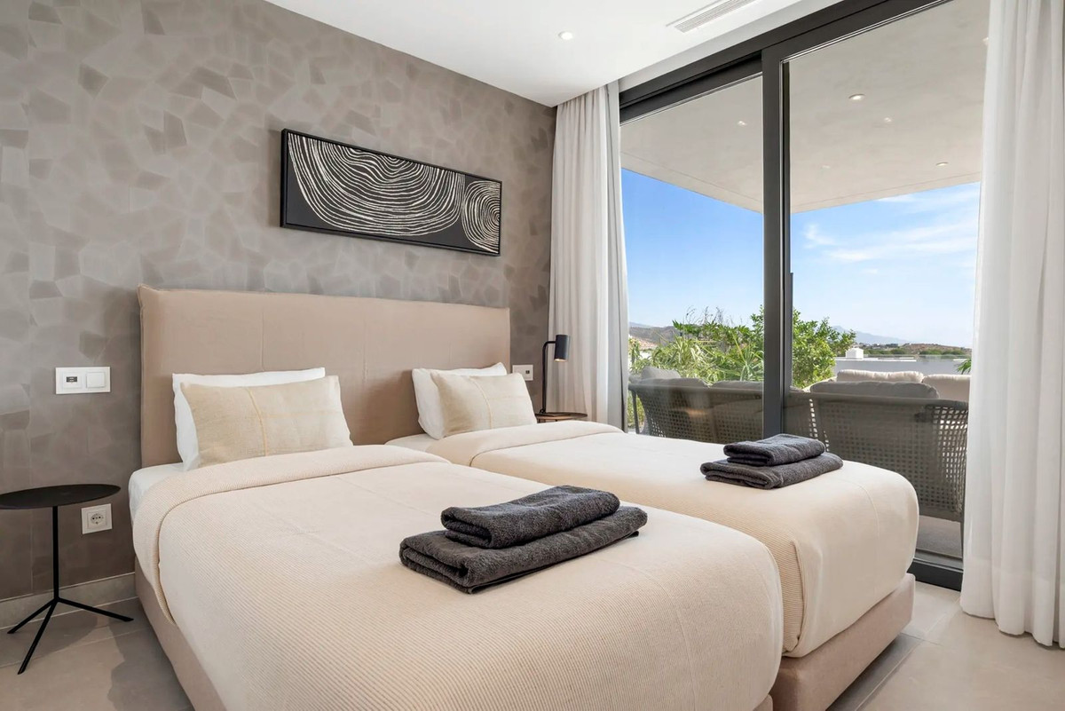 Villa for rent in Estepona