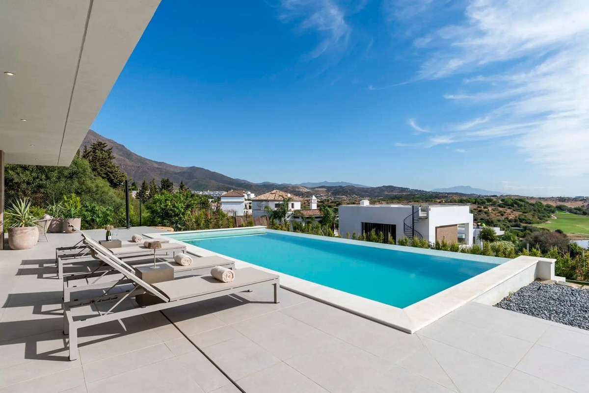 Villa for rent in Estepona