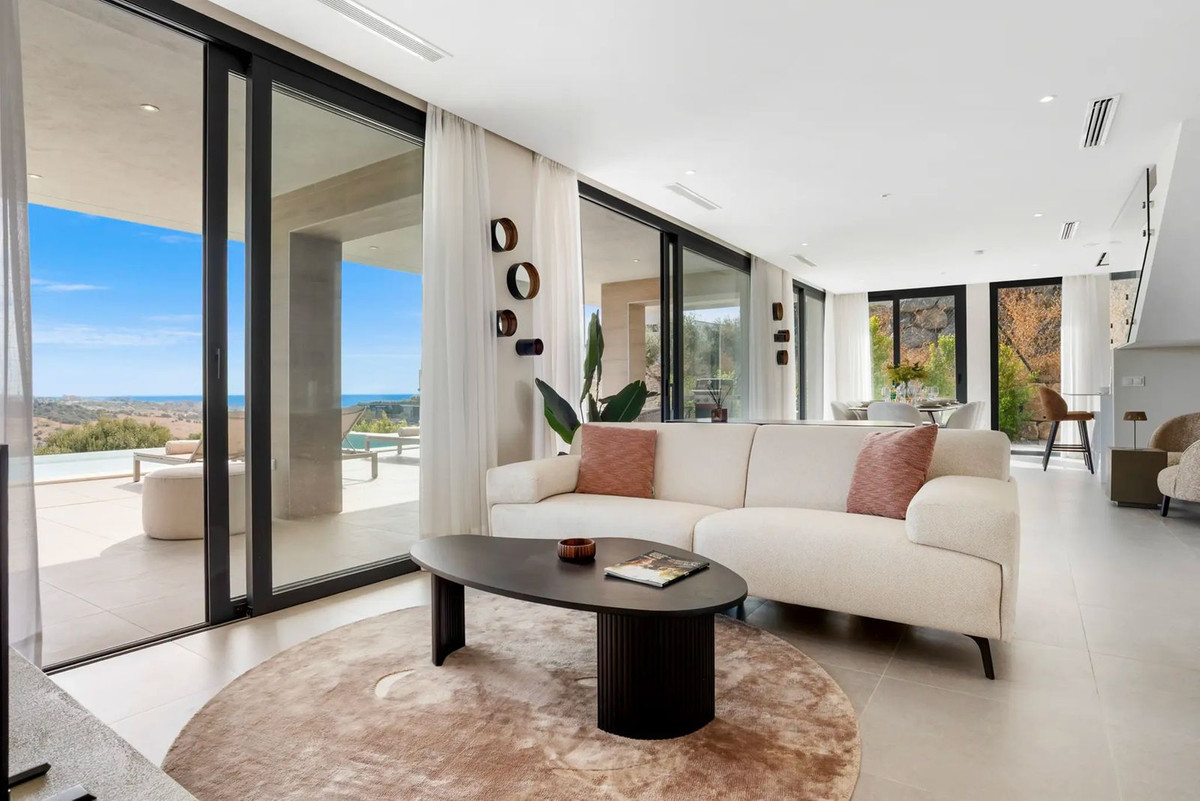 Villa for rent in Estepona